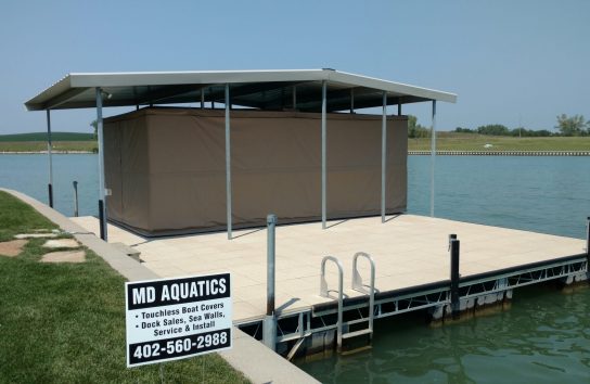 Pontoon boat covered outside